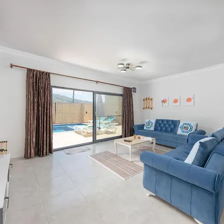 Villa Doga Icinde Havuzlu Lueks Maya Kaş